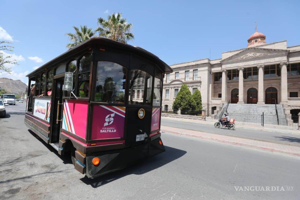 $!El Gobierno Municipal de Saltillo invita a disfrutar los recorridos turísticos en tranvía por el Centro Histórico, con salidas desde la Catedral de Santiago.