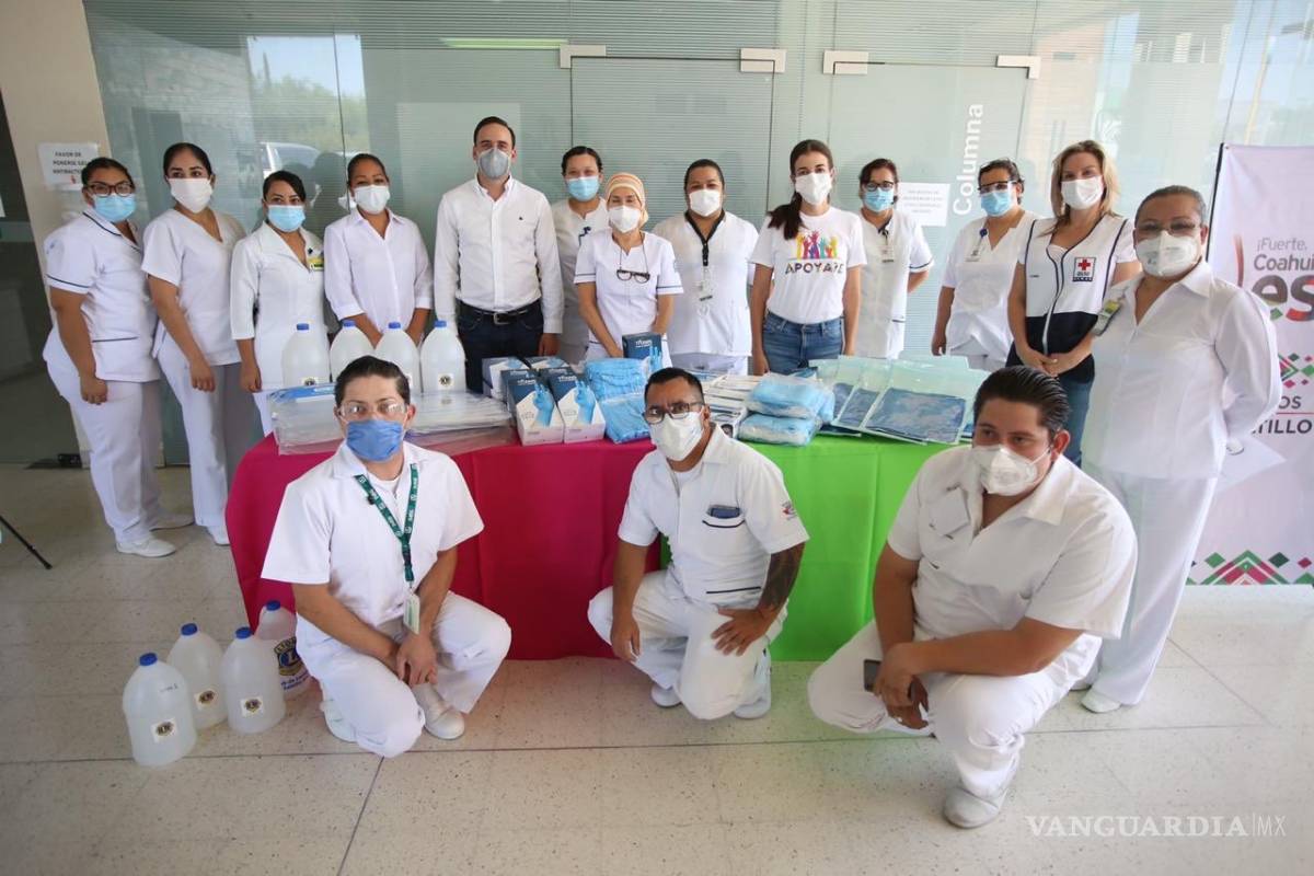 Reparten en hospitales de Saltillo equipo de protección a médicos y enfermeras