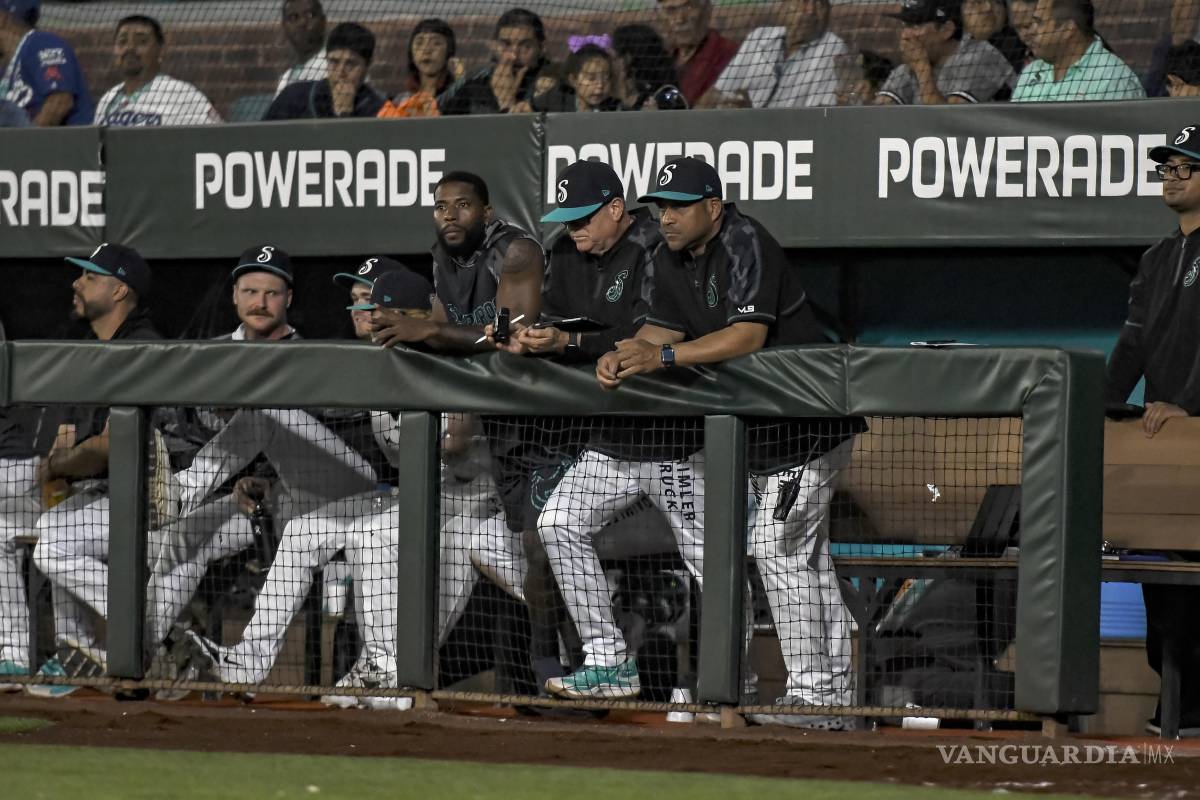 $!Acereros de Monclova aprovechó los errores defensivos de Saraperos para quedarse con el tercer juego de la serie en el Francisco I. Madero.