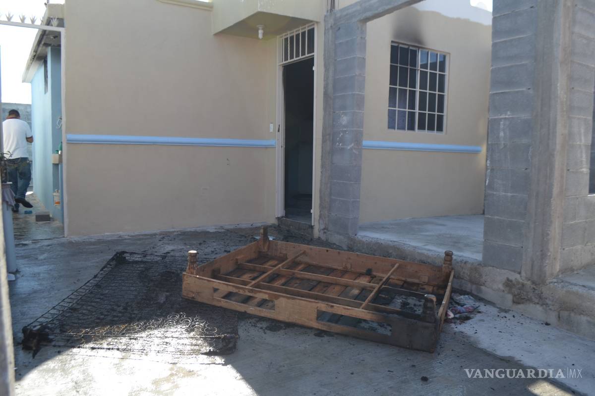 Arde cama y colchón; vecinos controlan fuego en la colonia Misión Cerritos