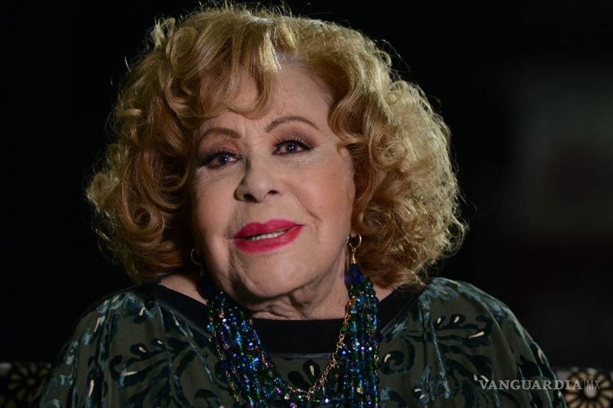 Internan a Silvia Pinal tras fractura de cadera; piden donadores de sangre