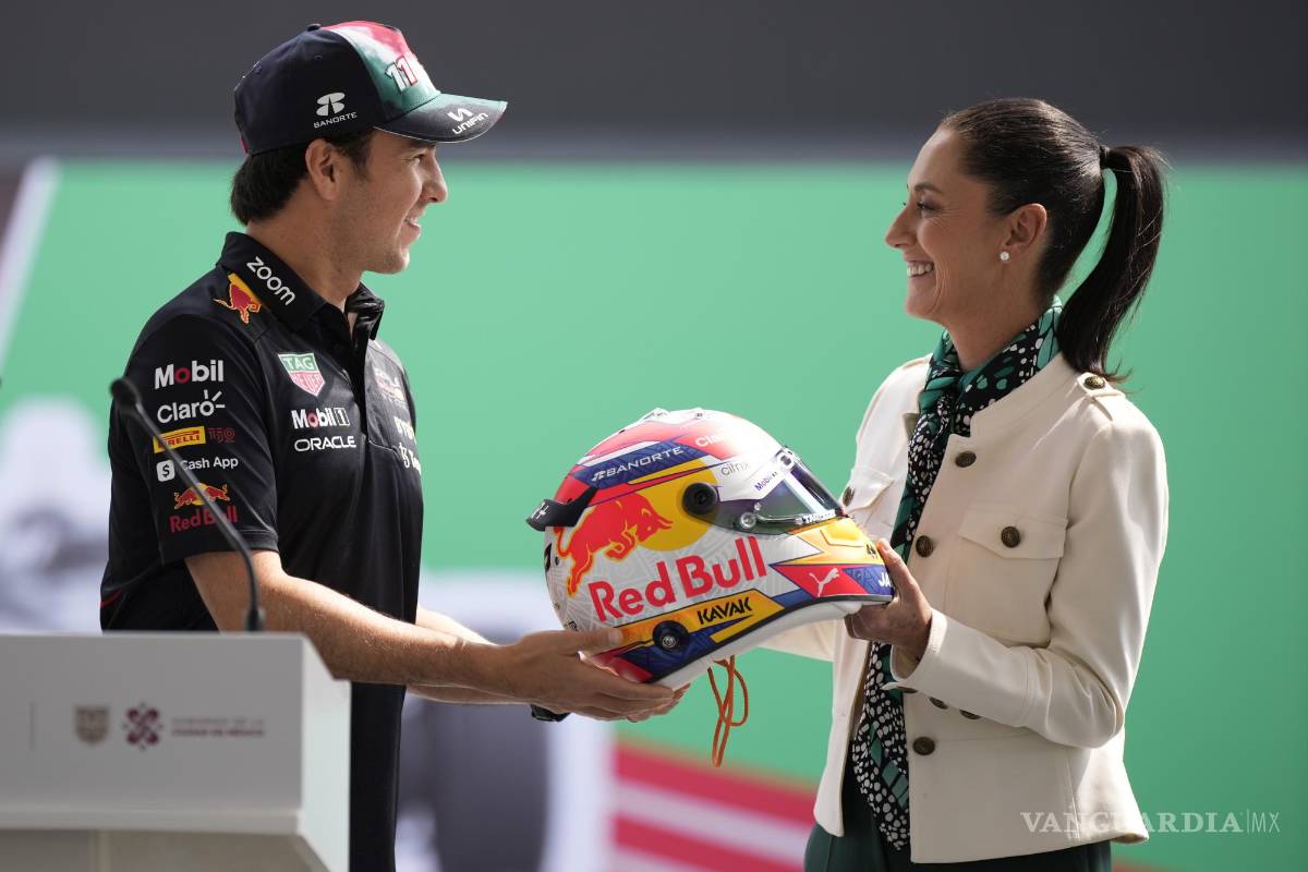 $![Bull Racing, entrega un casco a la jefa de gobierno de Ciudad de México Claudia Sheinbaum hoy]