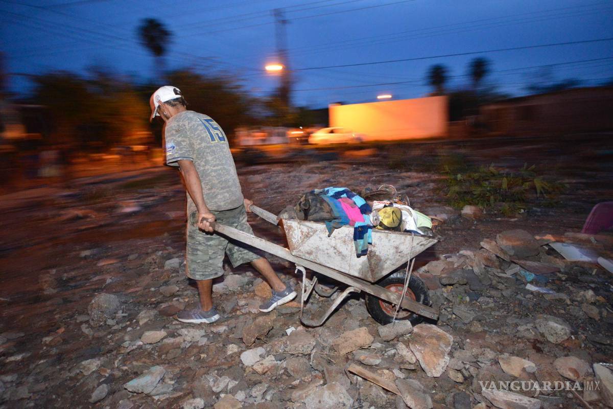 $!Fueron rescatados hasta horas después por personal del Ejército que activó el Plan DN-III-E.
