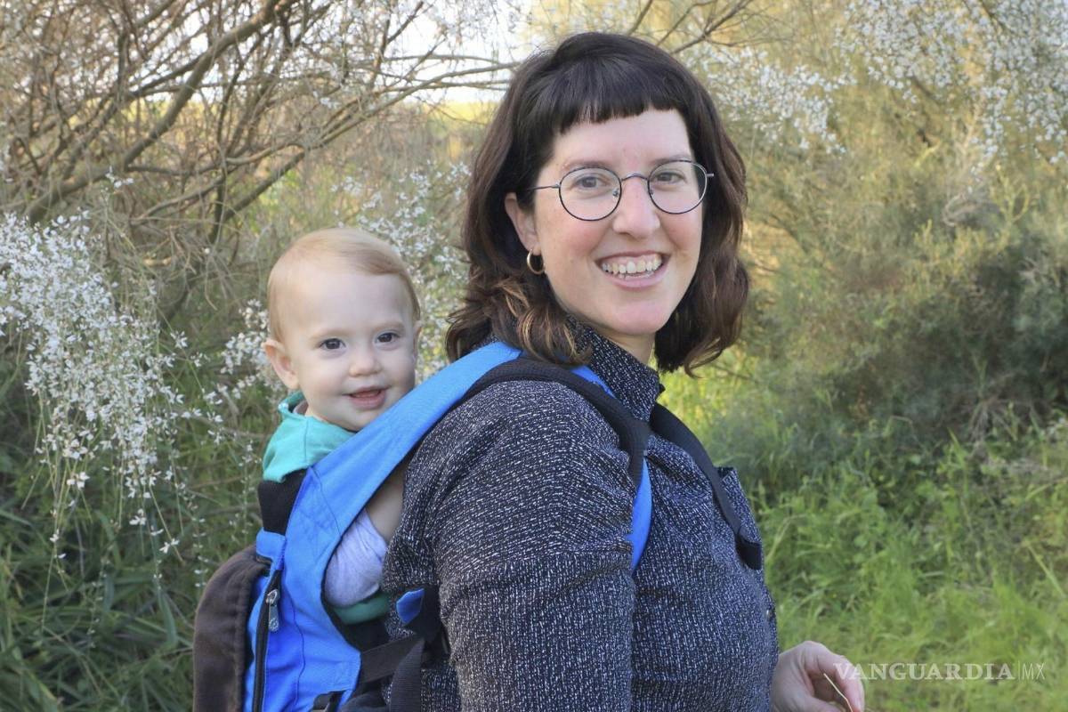 $!Shoshan Haran, de 67 años, y a su nieta Yael, de 3, son dos de los 13 israelíes puestos en libertad este sábado por Hamas.