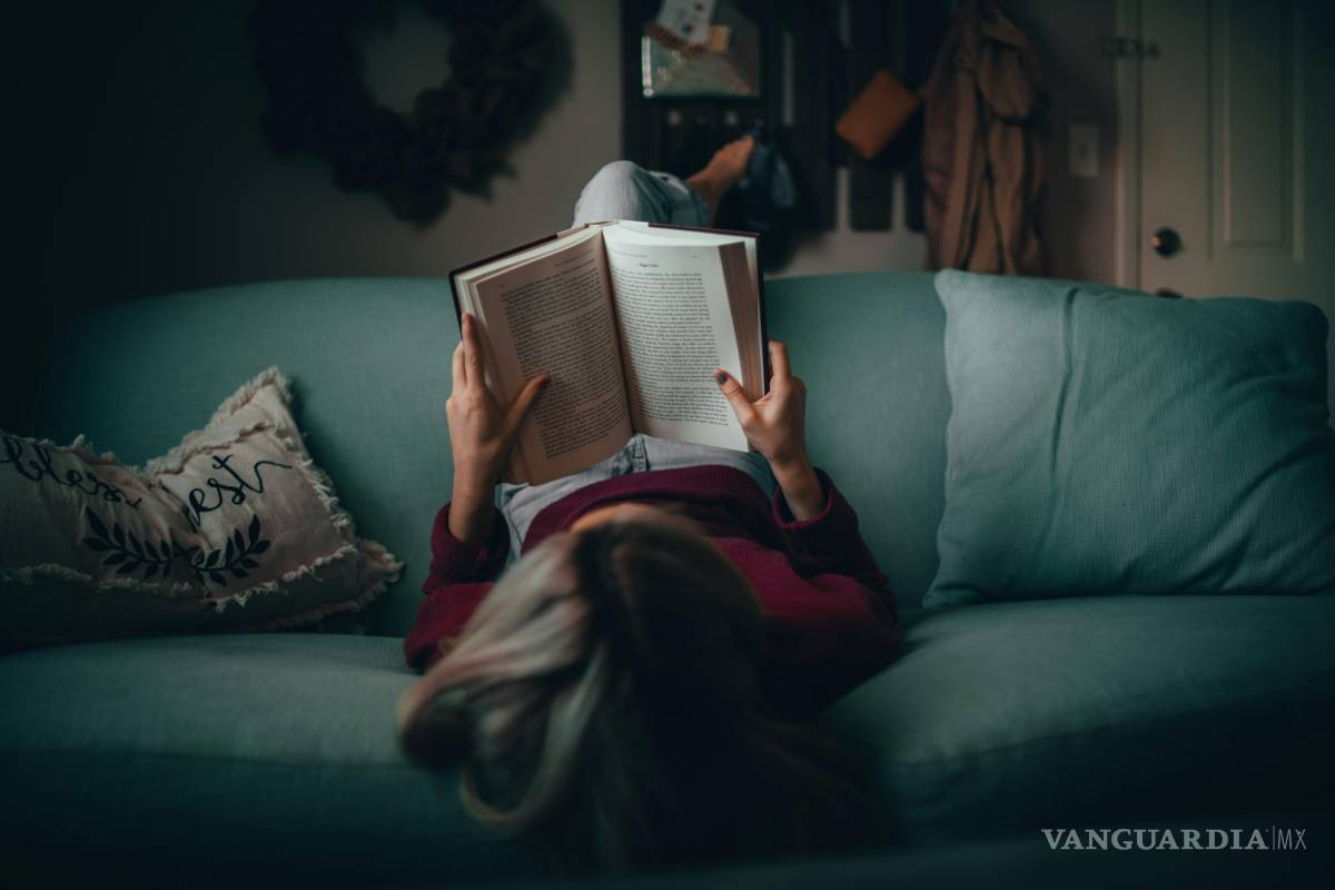 ¿Te quedaste en casa? Aprovecha las vacaciones con estos consejos para leer mejor y retener más
