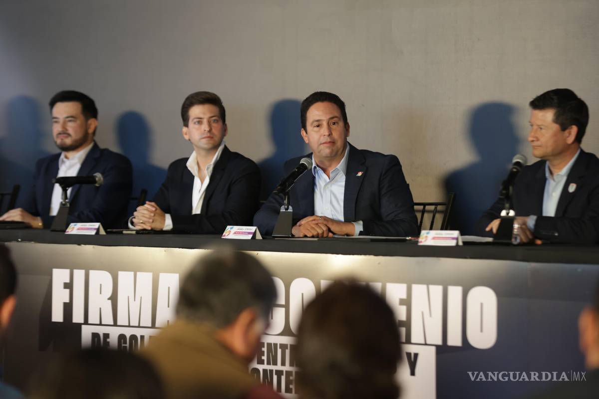 $!Javier Díaz, representante de la FIFA, durante la firma del convenio que confirma a Saltillo como posible sede de campamentos para el Mundial 2026.