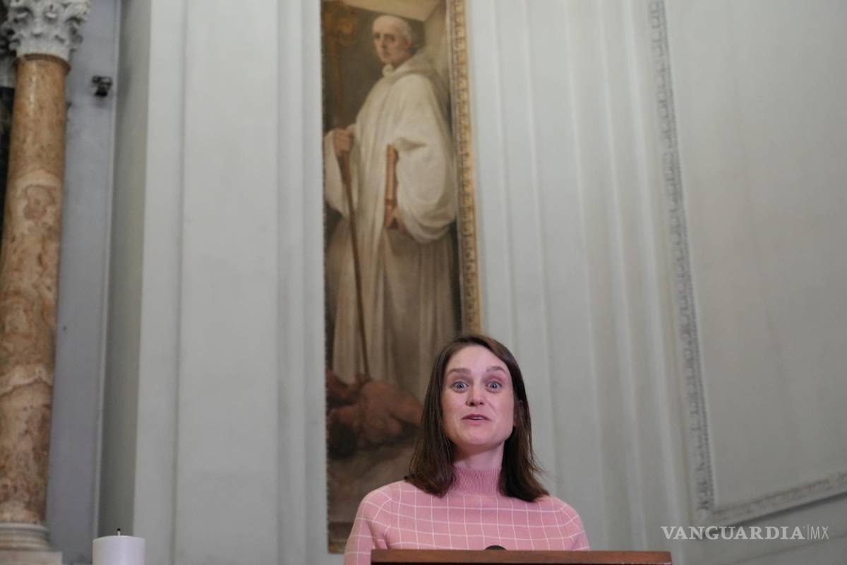 $!La directora ejecutiva de la Conferencia de Ordenación de Mujeres, Kate McElwee, durante la vigilia “Let her voice Carry” en la Basílica de Santa Práxedis en Roma.