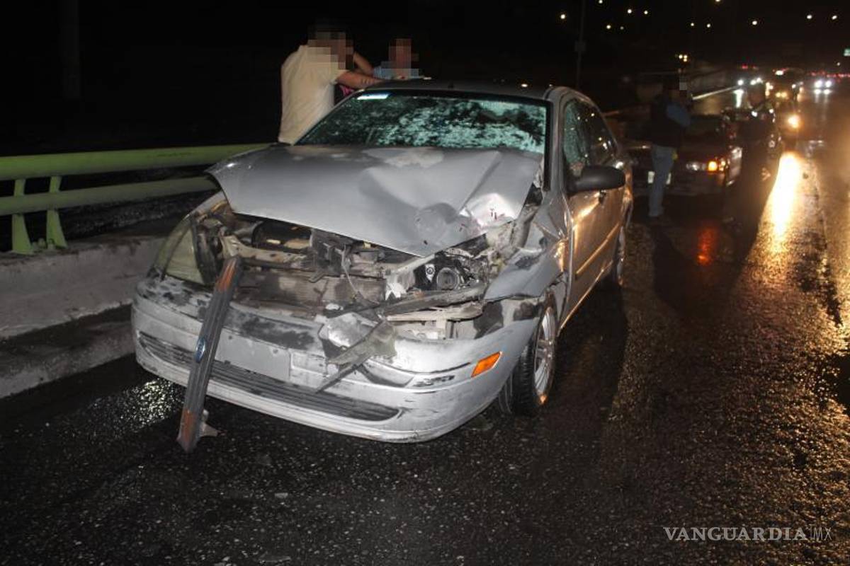 Destroza su auto en choque por alcance en Saltillo; la camioneta afectada ni un rasguño