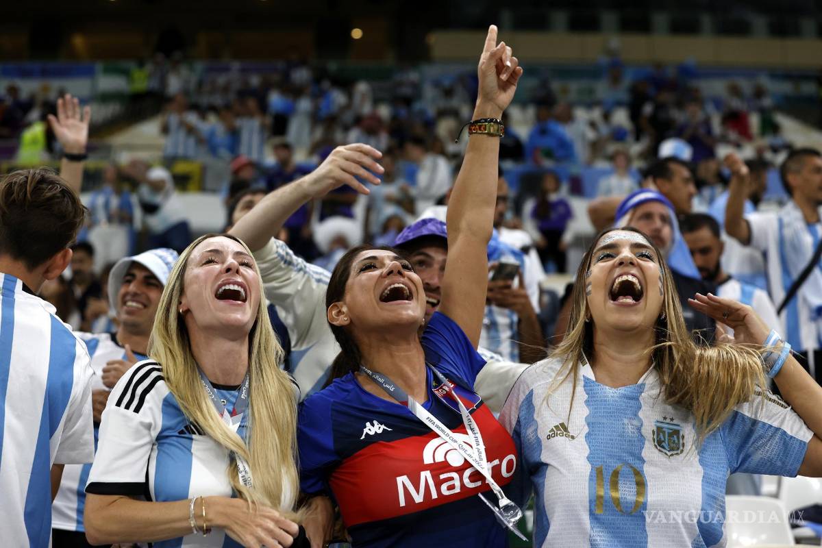 $!Aficionadas argentinas previo al arranque del partido.