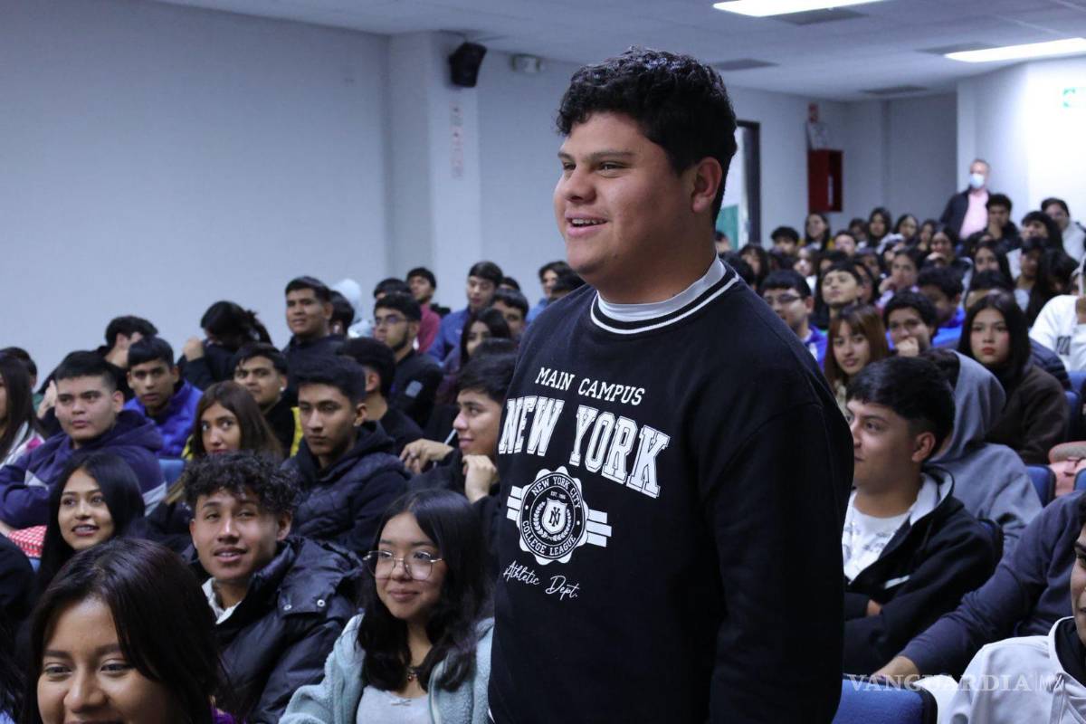 $!La charla con el empresario permitió a los estudiantes externar dudas respecto a la inserción en el sector industrial.