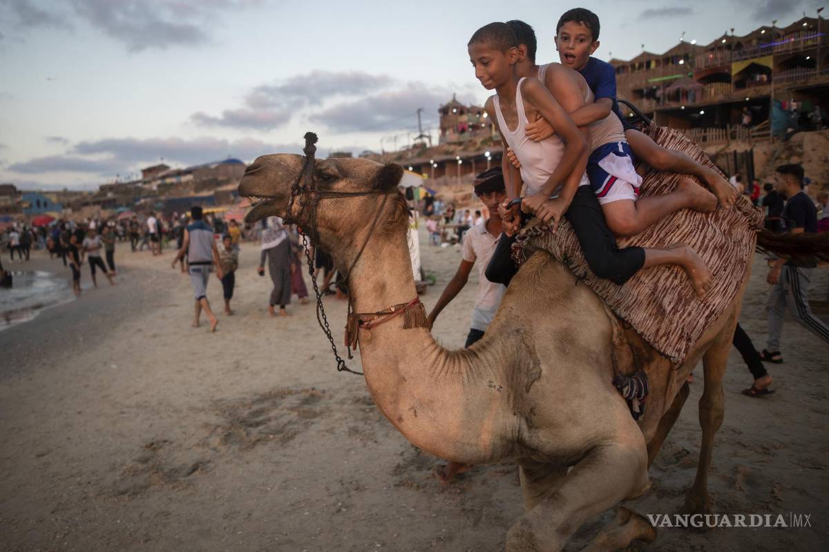 Playa del Mediterráneo, uno de los pocos espacios donde palestinos e israelitas pueden convivir sin muros