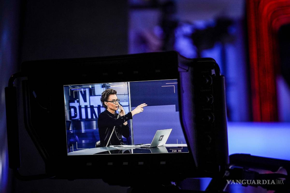 $!Detrás de escena de Denise Maerker en el plató de “En Punto”, un programa de la cadena Televisa, en la Ciudad de México, el 14 de noviembre de 2022.