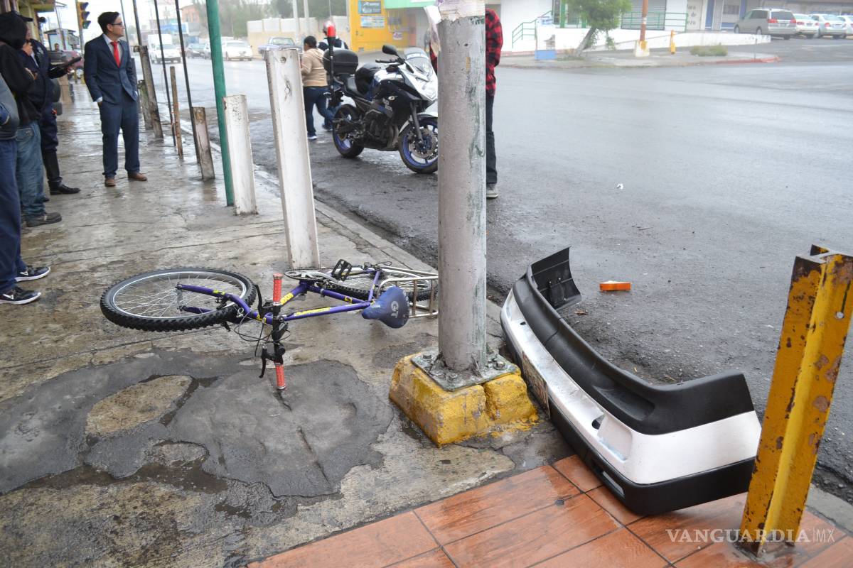 Manda a volar a ciclista