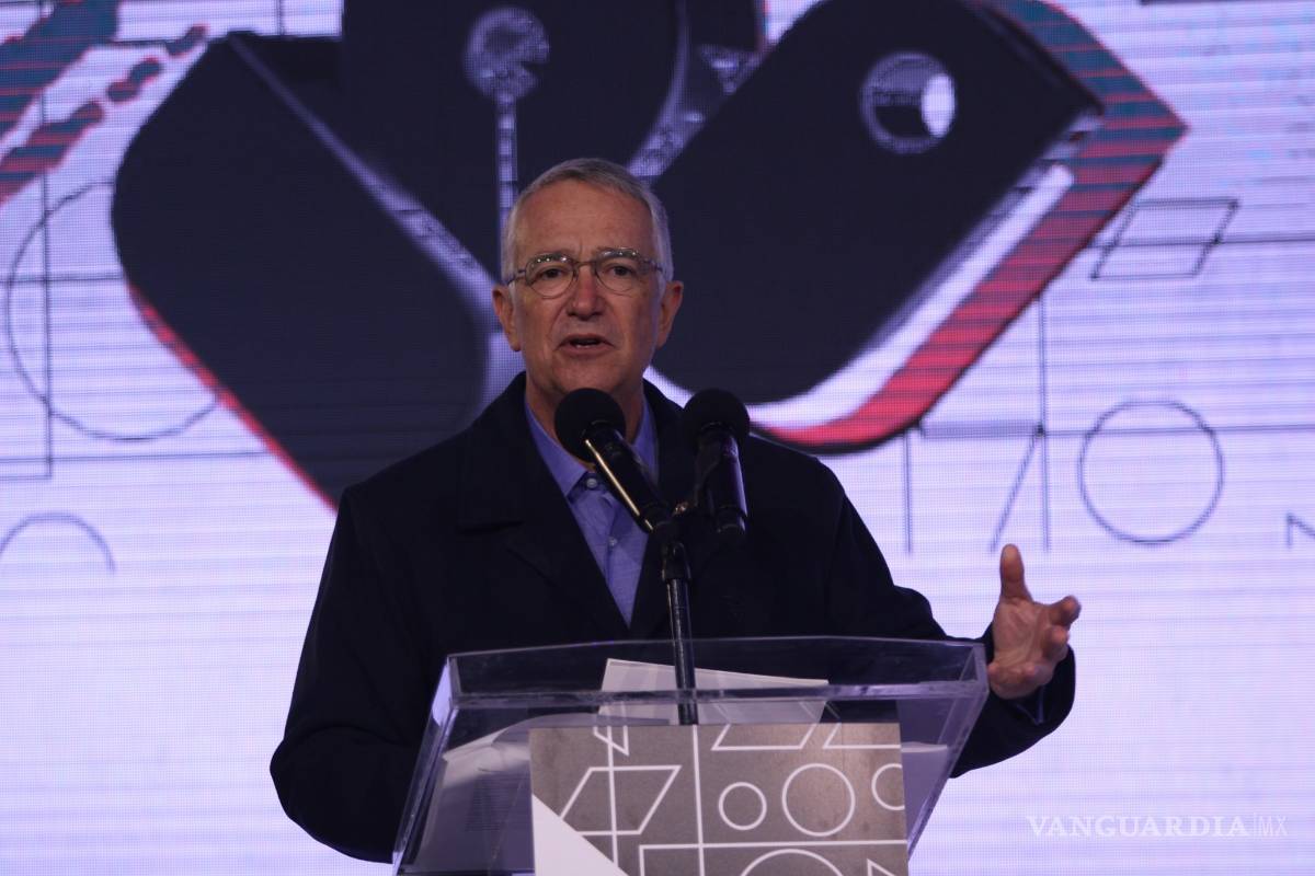 Salinas Pliego miente, afirma revista Proceso