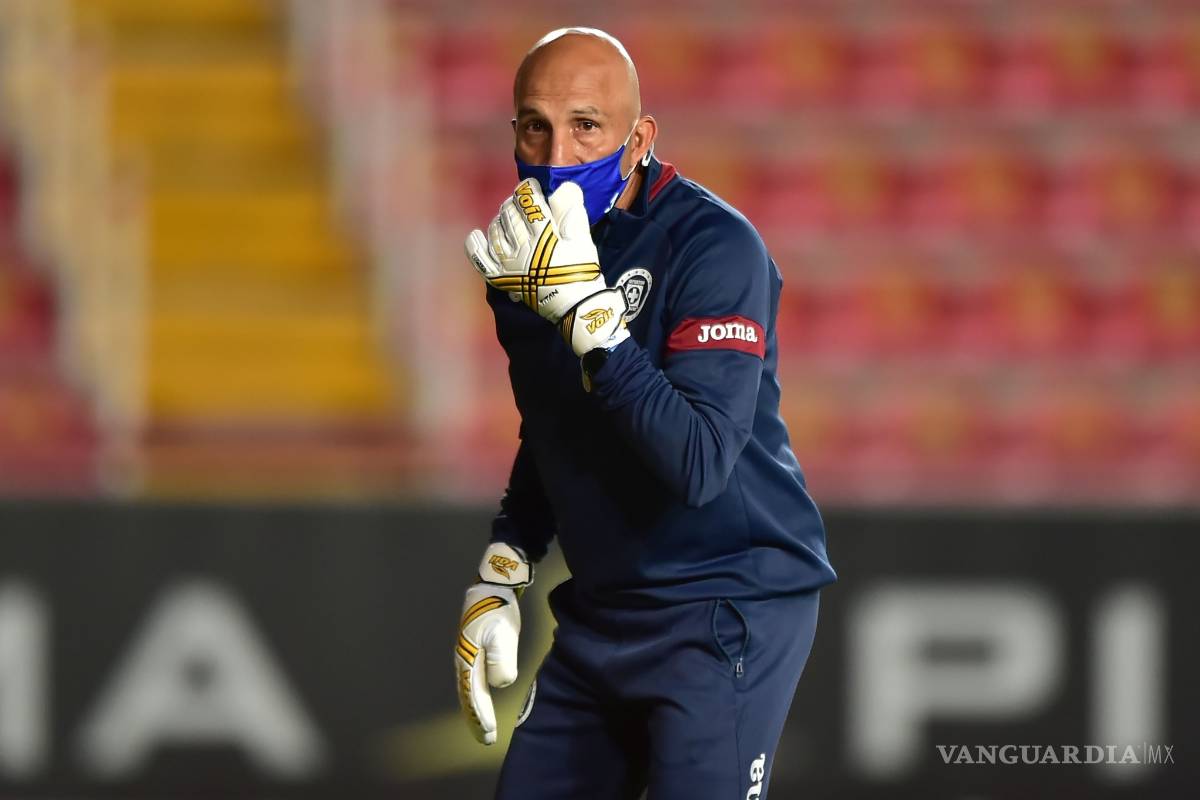 Eres old, ¿pero así de old?, el 'Conejo' Pérez se graduó como entrenador