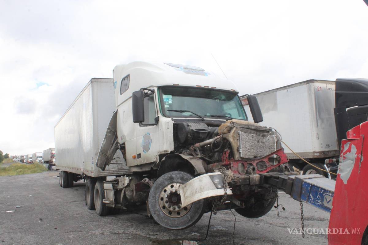 Trailero dormita y derrapa en la carretera 57