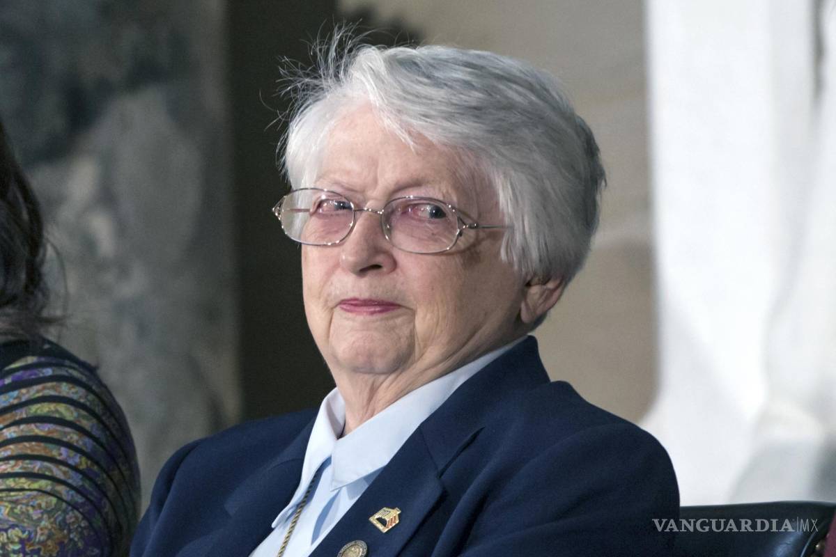 $!La brigadier general retirada de la Fuerza Aérea Wilma L. Vaught, es honrada en el Capitolio en Washington, el 2 de marzo de 2016.