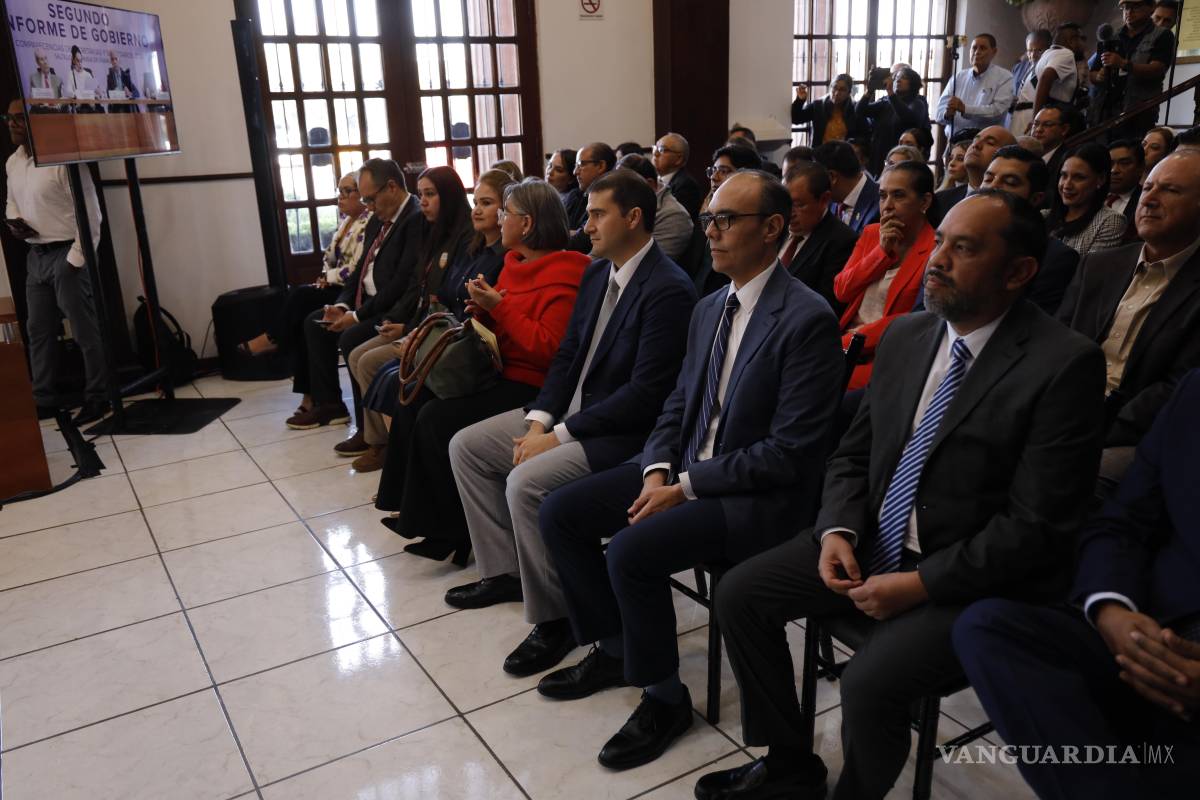 $!Funcionarios y personal operativo dieron acompañamiento al secretario de Gobierno durante su comparecencia.