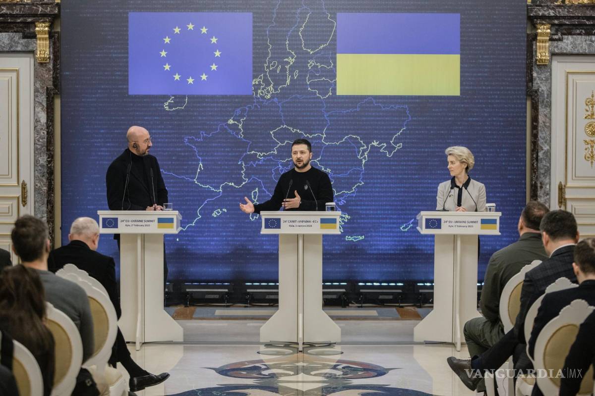 $!Presidente Volodímir Zelenski (c) de Ucrania, Charles Michel (i), presidente del Consejo Europeo; y Ursula von der Leyen (d), presidenta de la CE, en Kiev.