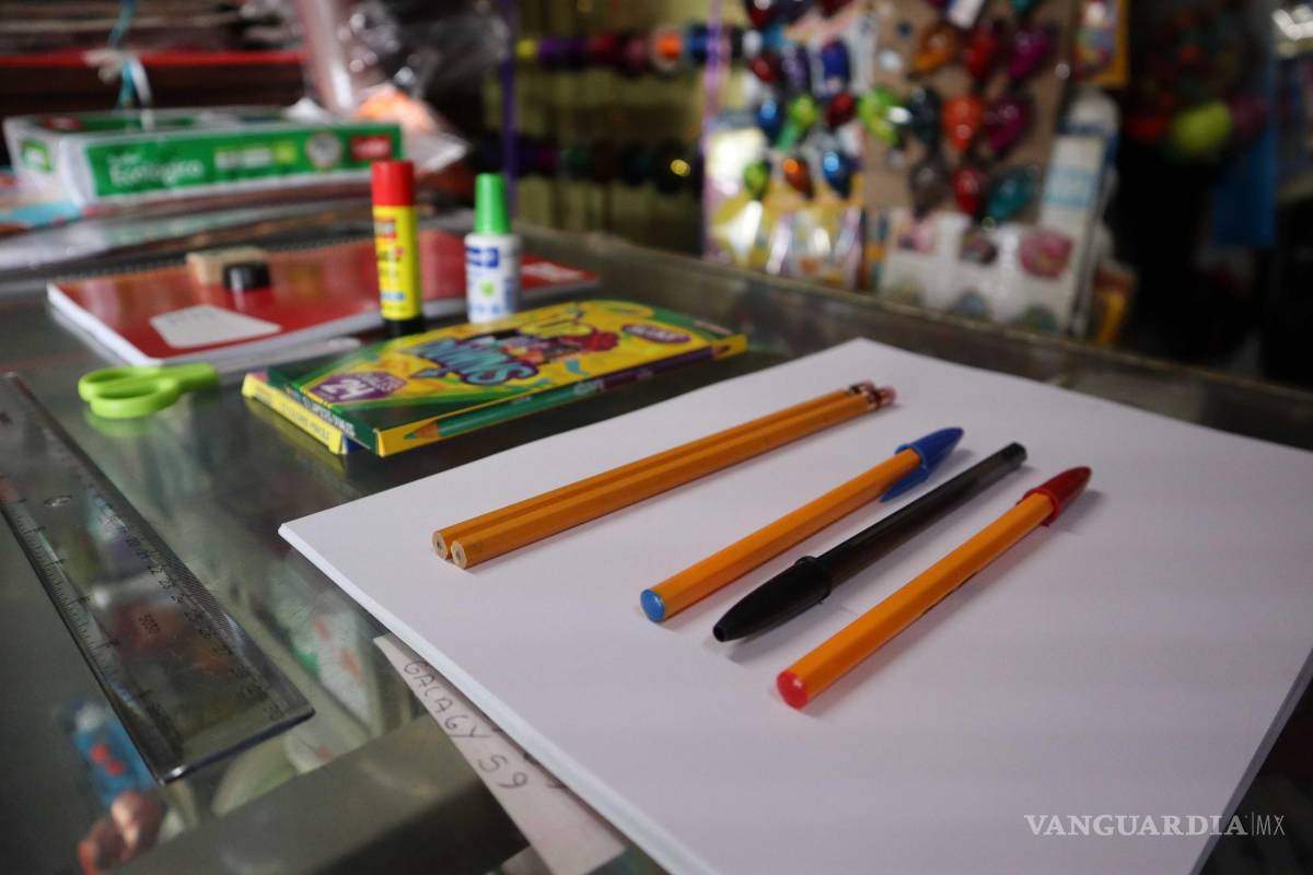 ¡Muy caros! Precios de útiles escolares aumentan hasta en un 50% en Saltillo