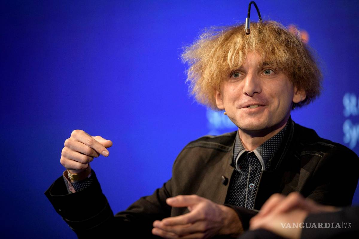 $!Neil Harbisson, es el primer hombre cíborg en el mundo