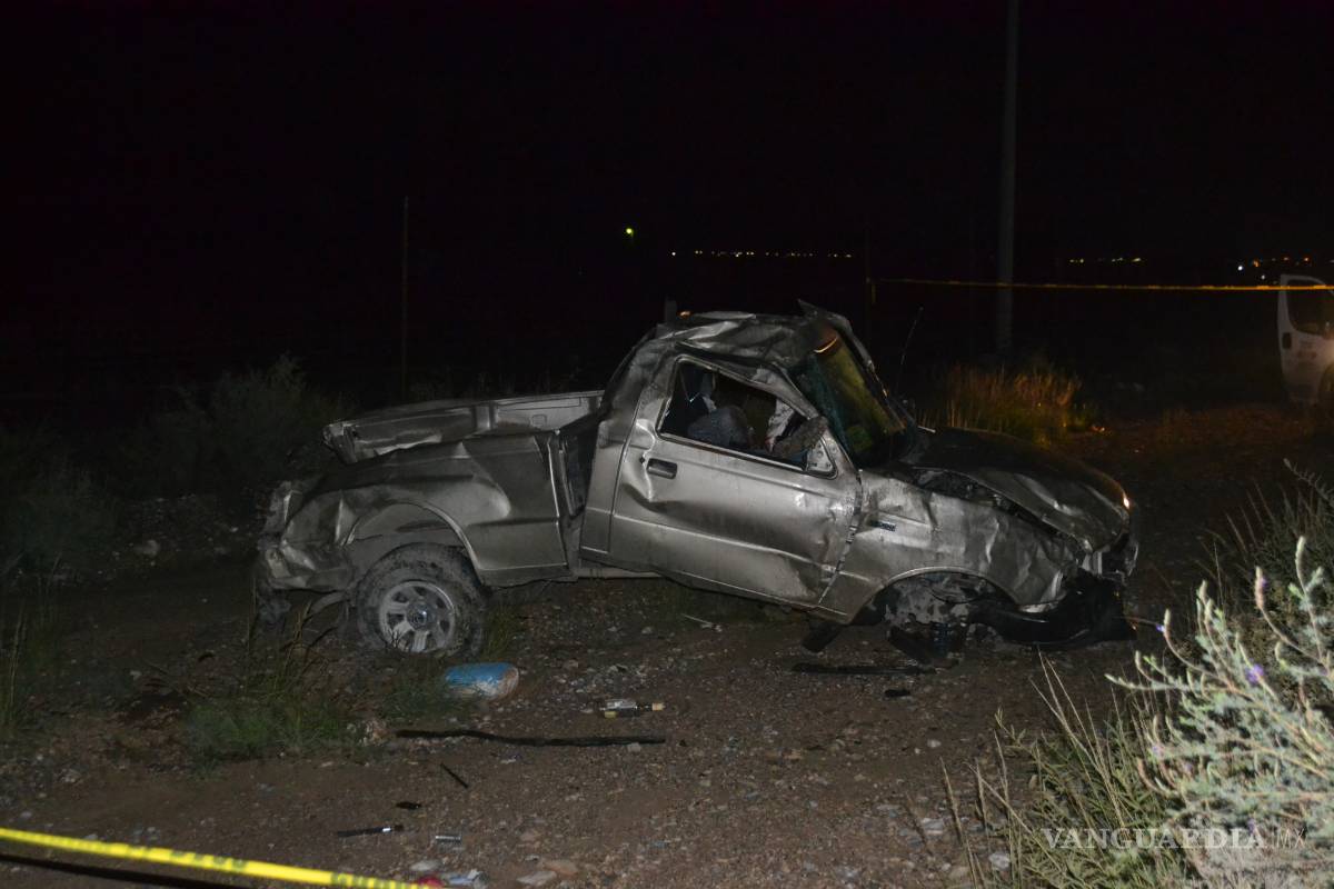 Muere en volcadura; otro resulta grave iban a exceso de velocidad