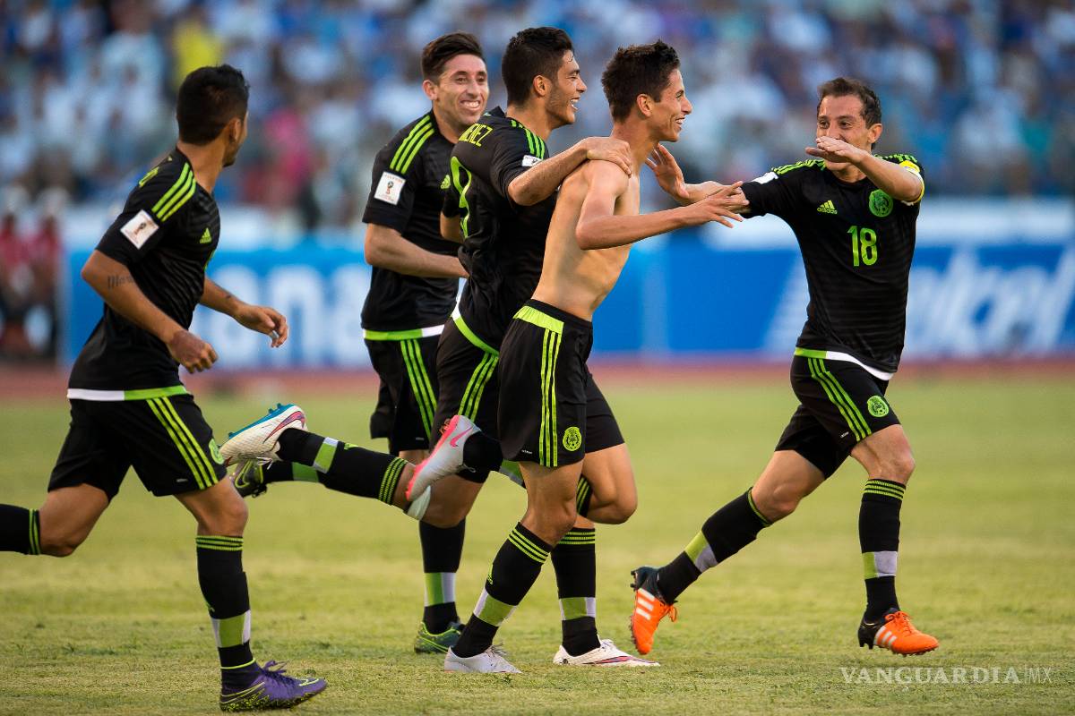 México vence 2-0 a Honduras