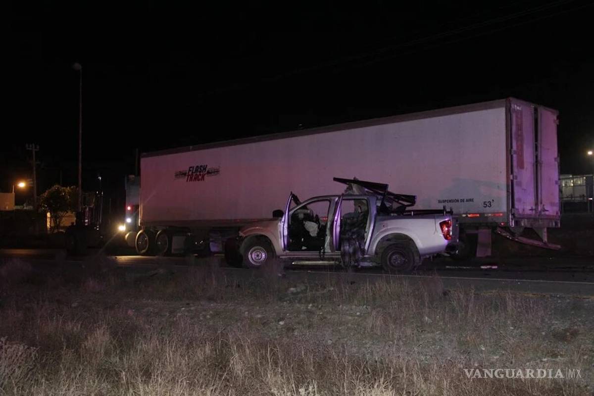 En Saltillo conductor alcoholizado se impacta con trailer; pierden la vida su esposa y sus dos hijos menores de edad