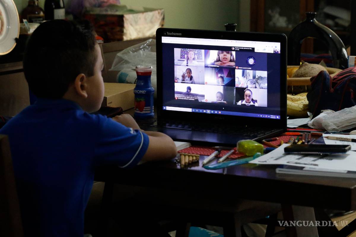 Entre caos, vuelven a clases; en Coahuila fallan plataformas y modifican contenidos de programas