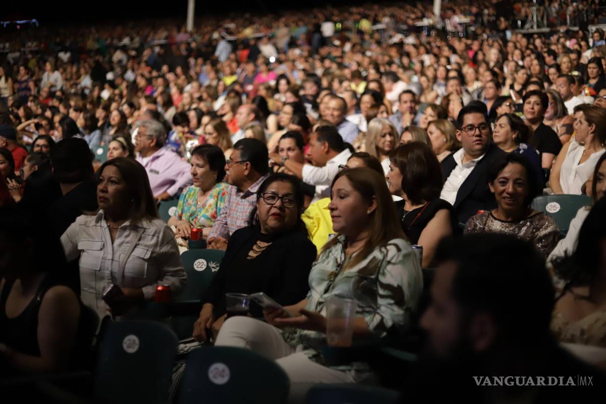 $!El Auditorio Parque Las Maravillas se llenó para recibir a las cantantes.