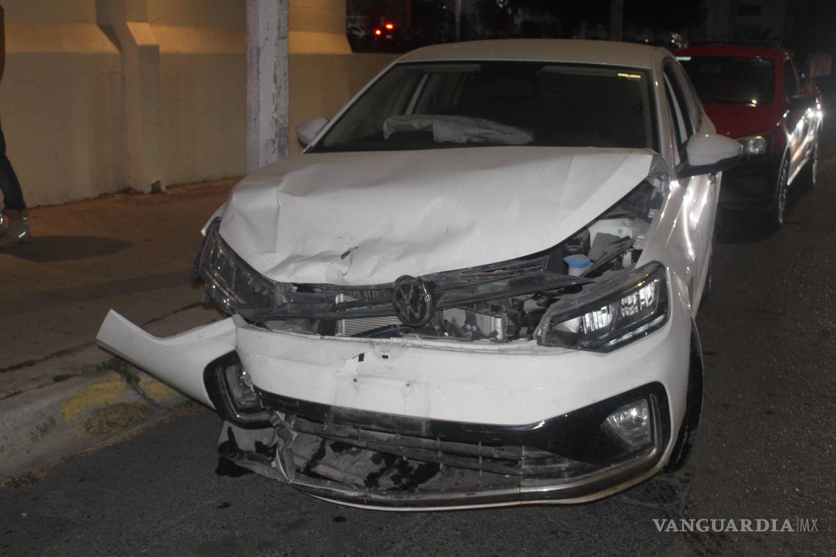 Choca en la colonia Los Maestros, en Saltillo, por pasarse un alto