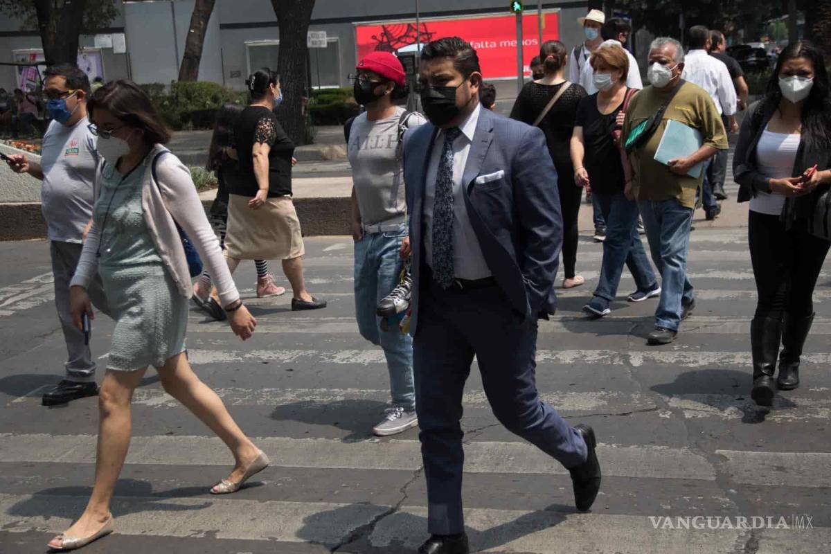 Empleados federales no podrán “tener contacto físico sugestivo, besarse o abrazarse”, ni bloquear a nadie en redes