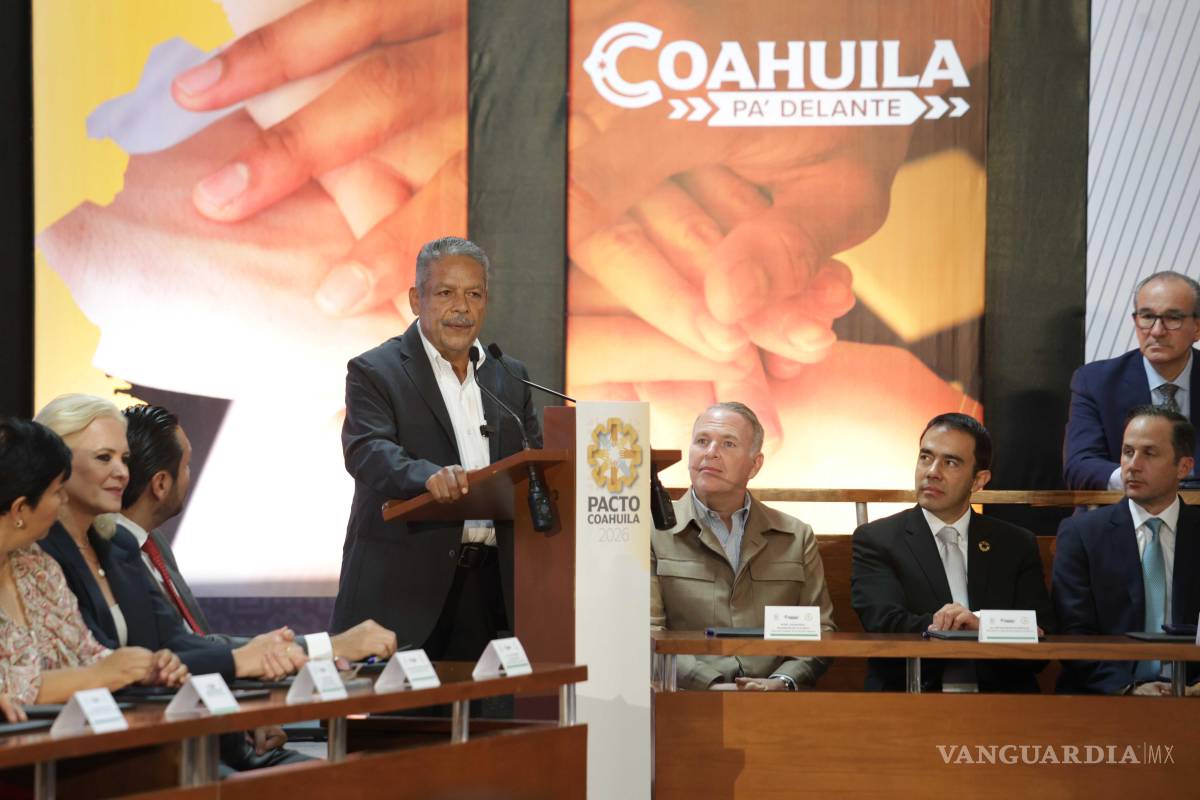 $!El líder de la CTM, Tereso Medina Ramírez, respaldó la actualización de los marcos laborales y señaló que Coahuila puede encabezar este proceso mediante acuerdos.