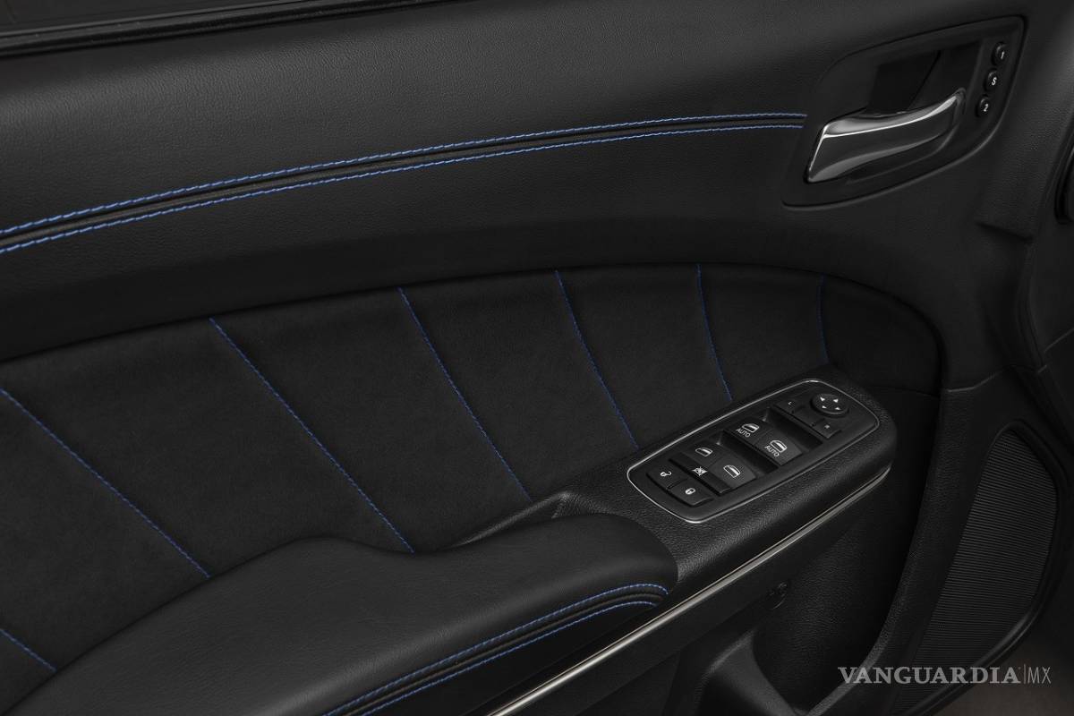 $!Dodge Charger SRT Hellcat Widebody Daytona 50 Anniversary, una 'fiera' color azul con 717 hp