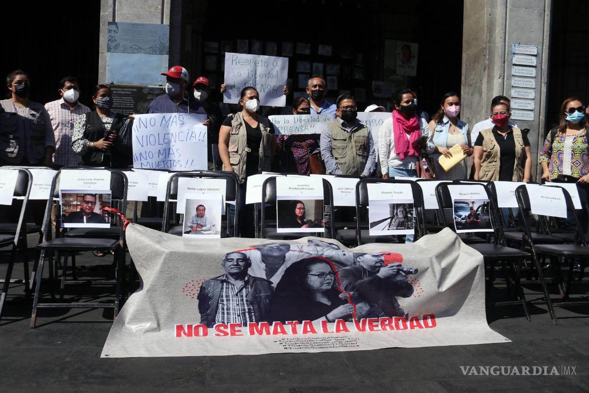 $!Periodistas, reporteros, fotógrafos y camarógrafos de Morelos participaron en la “Movilización Nacional No se Mata la Verdad”.