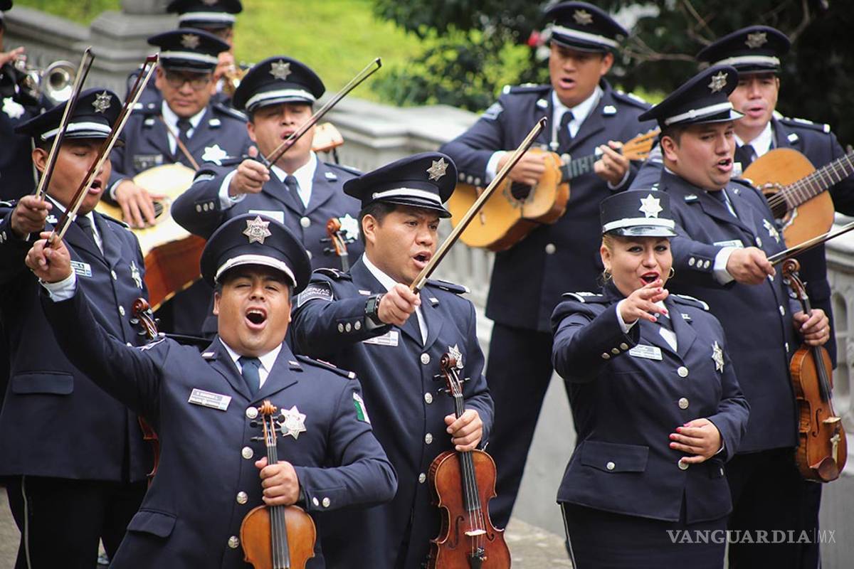 Mariachi de la Policía Federal: Sus armas son instrumentos músicales