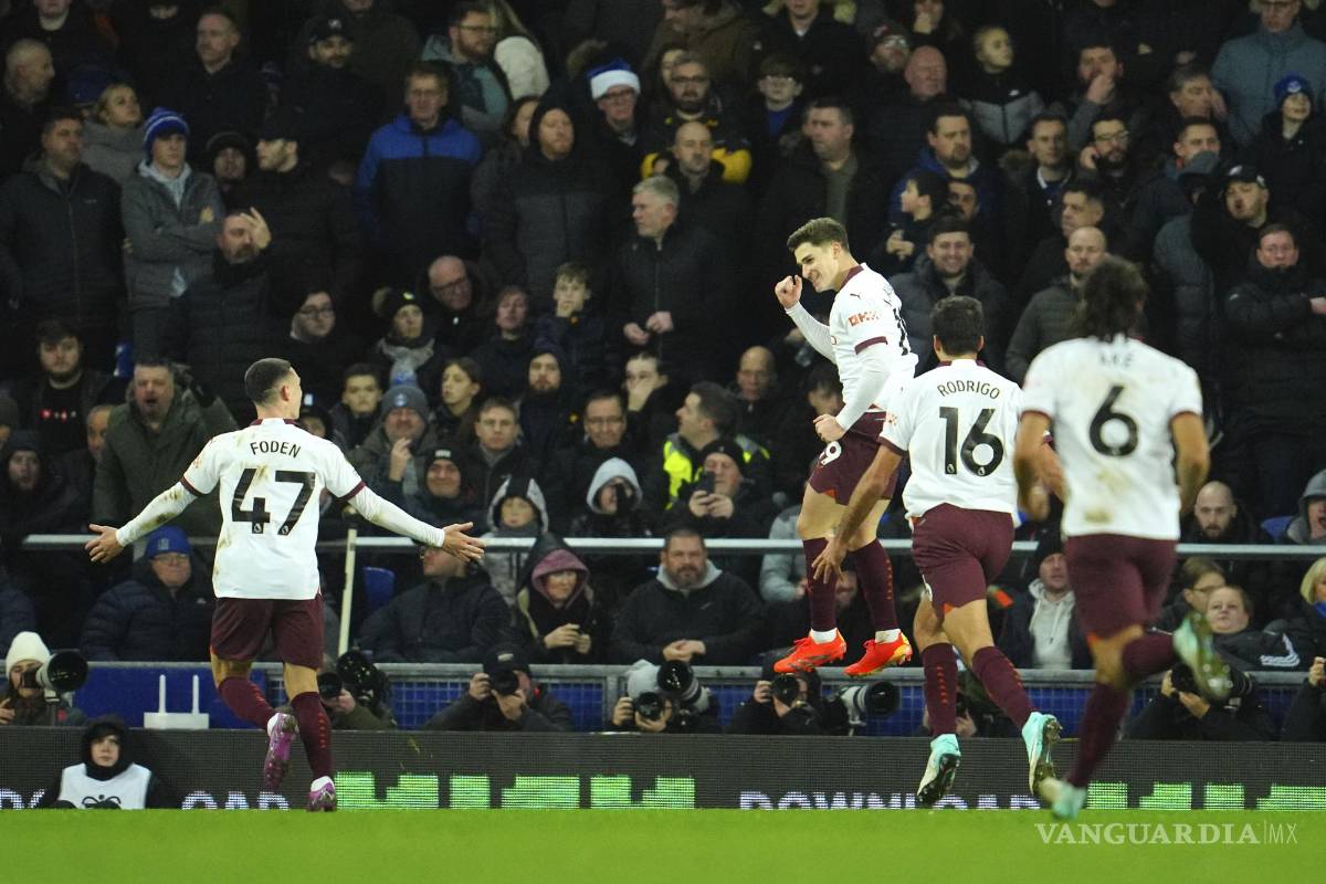 Manchester City vuelve a los primeros cuatro de la Premier League tras vencer al Everton