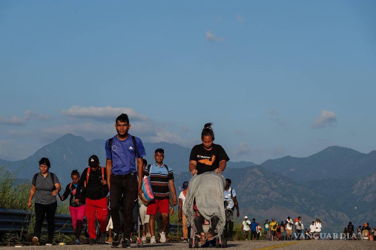 $!La caravana de migrantes llegó hasta la comunidad de Los Corazones, ya en territorio oaxaqueño, donde descansarán y retomarán su camino a Chiquihuite.