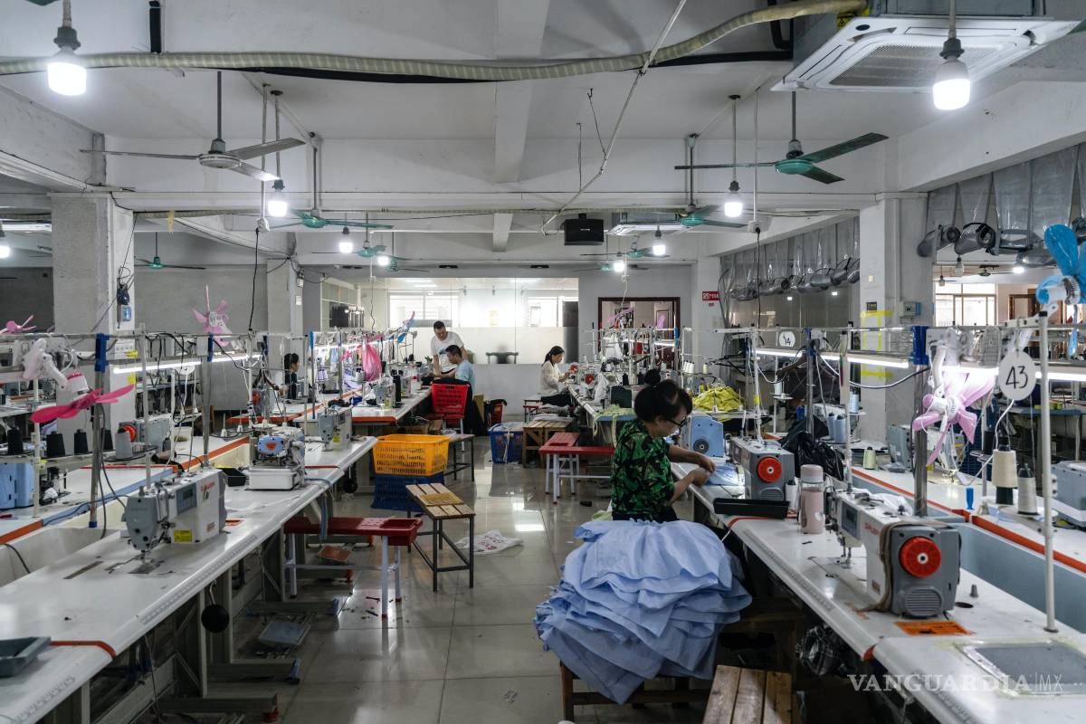 $!Una fábrica textil en Guangzhou, China. El líder chino, Xi Jinping, intenta posicionar a China como un defensor del libre comercio y el liderazgo global.
