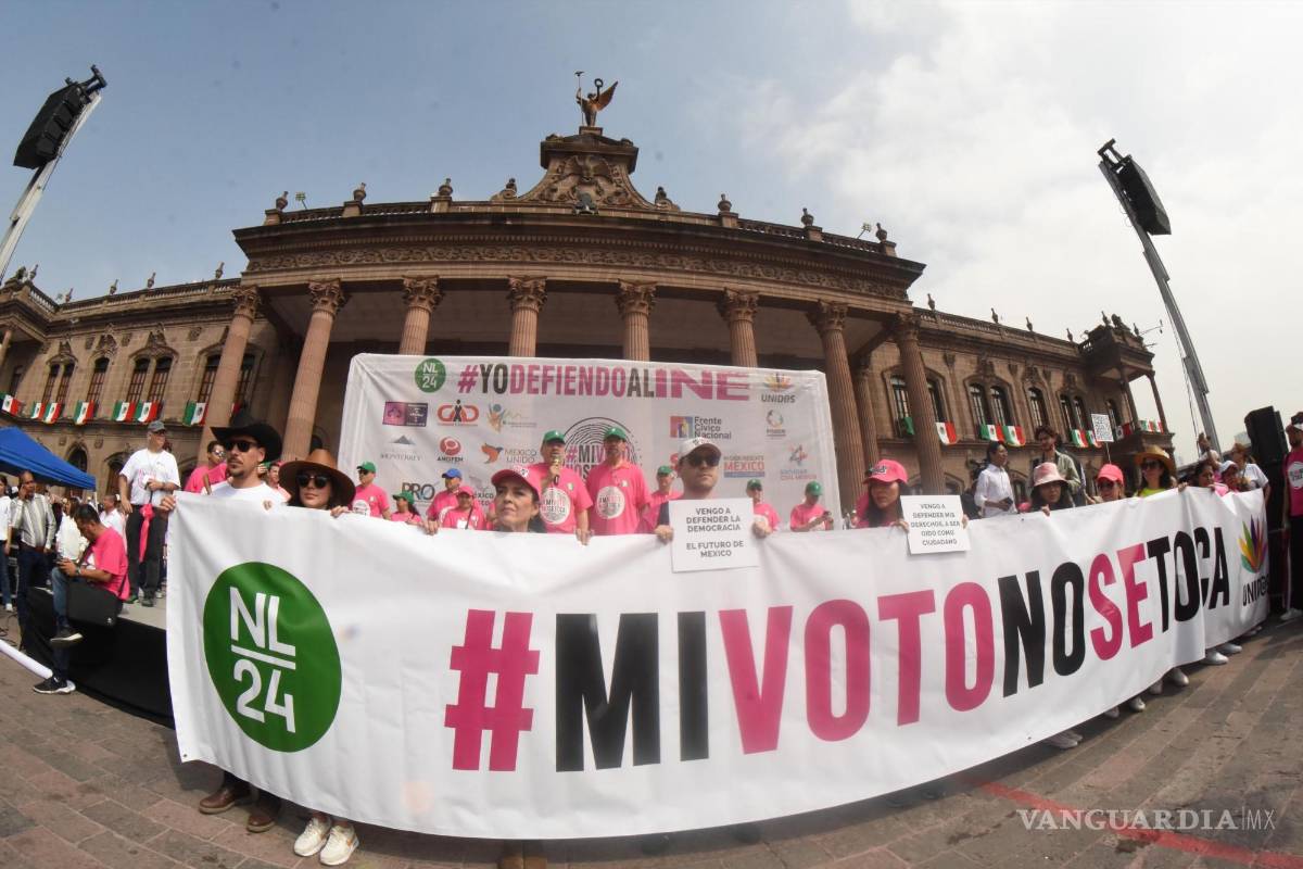 Así toman las calles y plazas miles de mexicanos para defender al INE (Fotos)