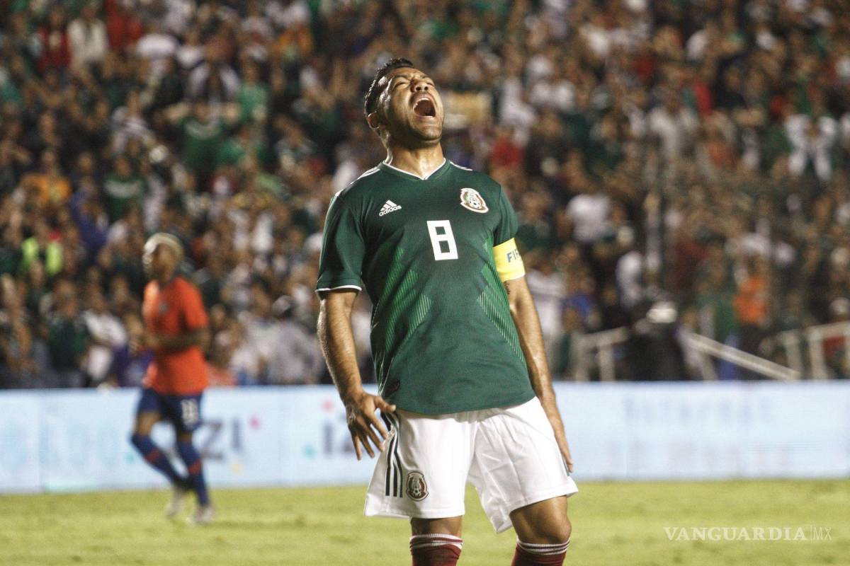 Vende Marco Fabián saludos por internet por más de mil pesos