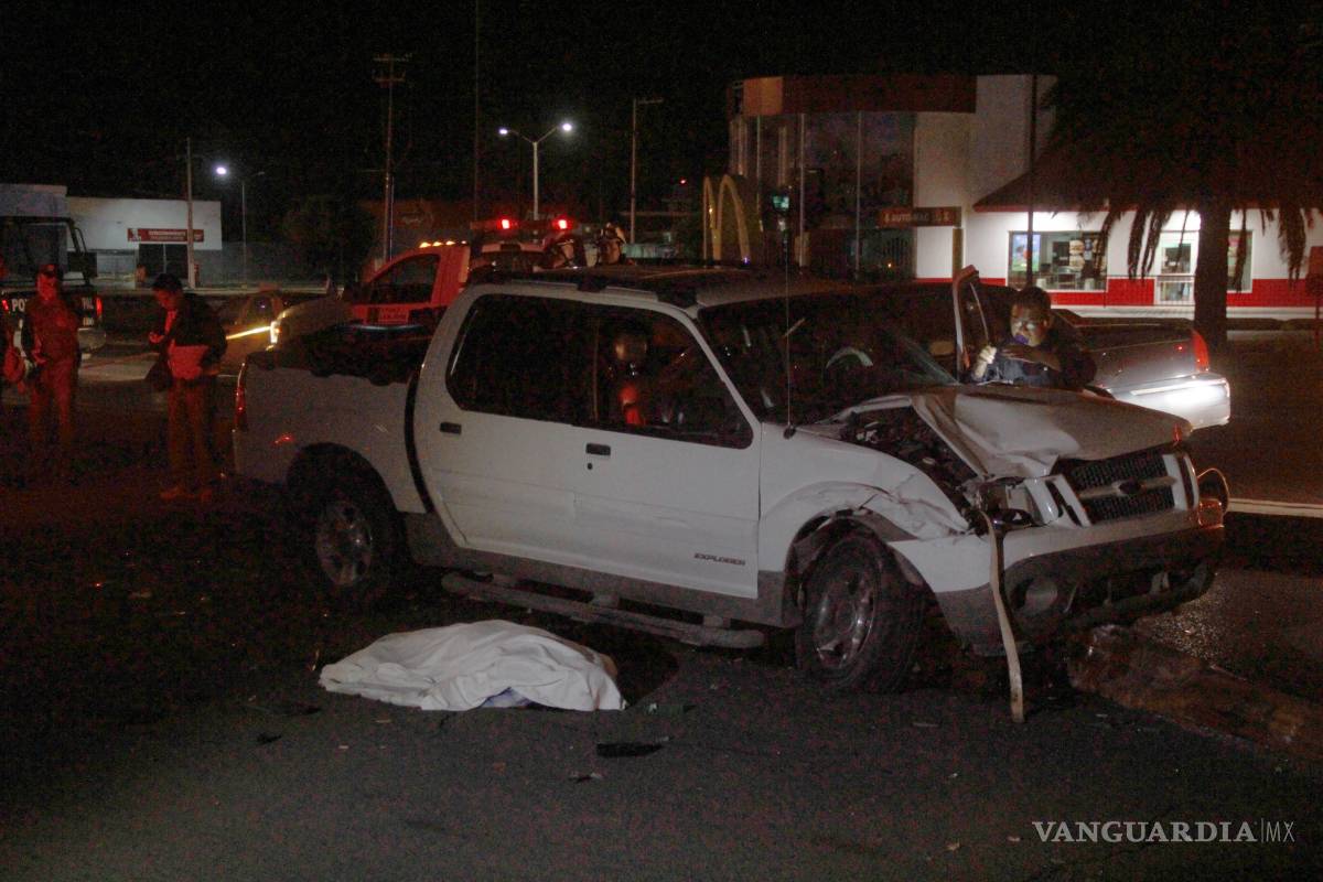 Camioneta arrolla y mata a un hombre en Saltillo
