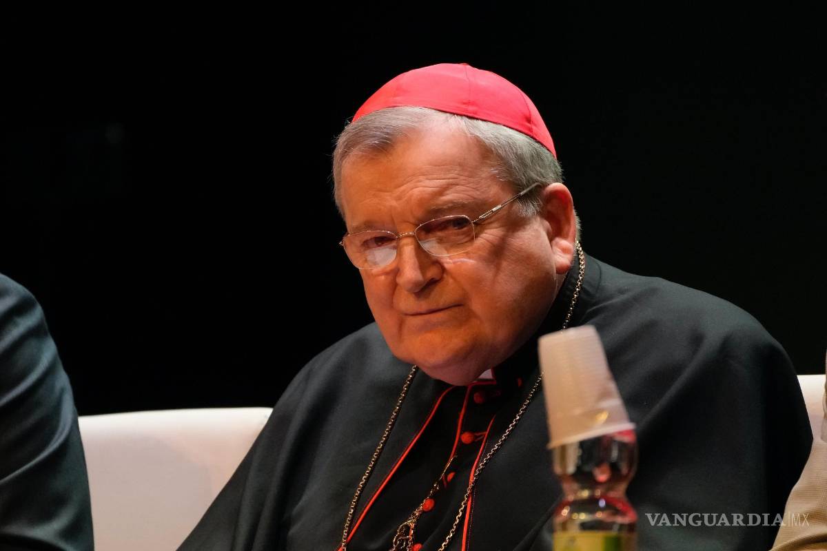 $!El cardenal Raymond Burke asiste a la conferencia “La Babel sinodal” en un teatro cerca del Vaticano, el 3 de octubre de 2023.