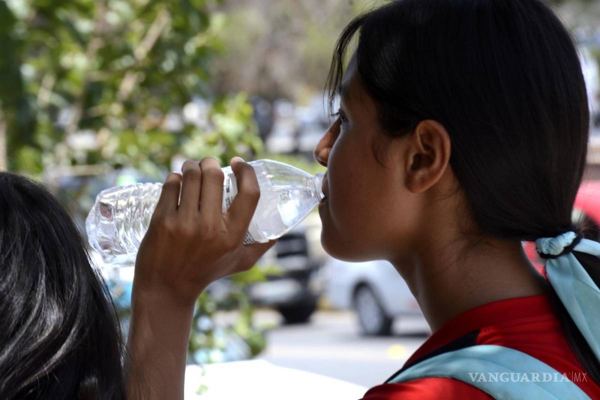 Que los niños lleven su botella de agua a las escuelas ante el calor, recomienda Sedu Coahuila
