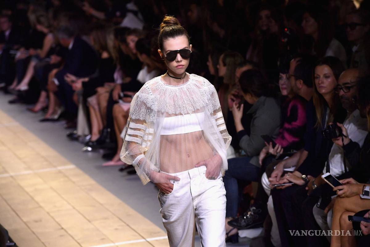 París impone carácter en la semana de la moda