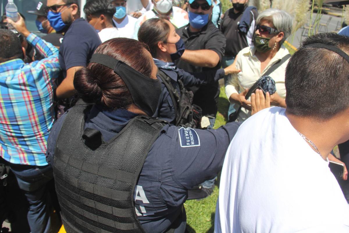 $!Manifestación de proveedores de eventos en Saltillo termina en riña