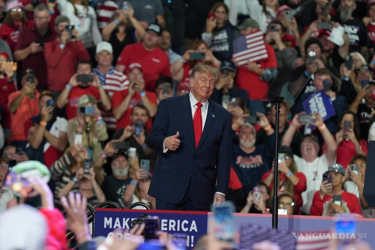 $!El presidente Donald Trump llega a un mitin de campaña en el Oncenter, el viernes 9 de octubre de 2026, en Syracuse, Nueva York.