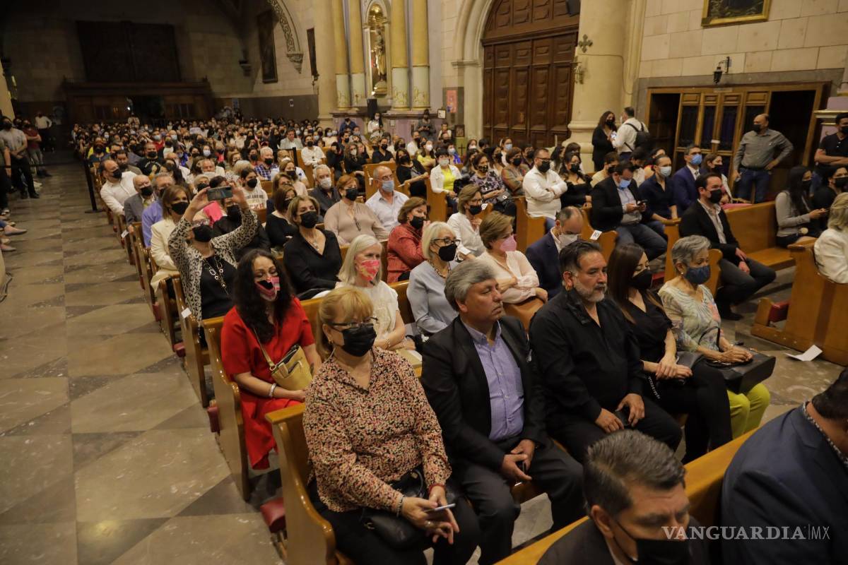 $!Compañía de Ópera de Saltillo llena la catedral de canto y público