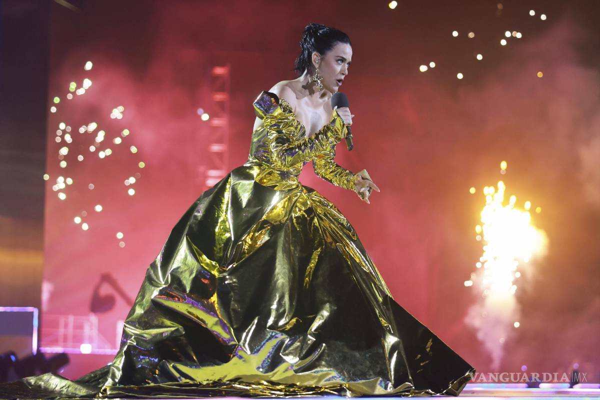 Festejan a Carlos III desde concierto real; Katy Perry, Lionel Richi y más brillan en el escenario