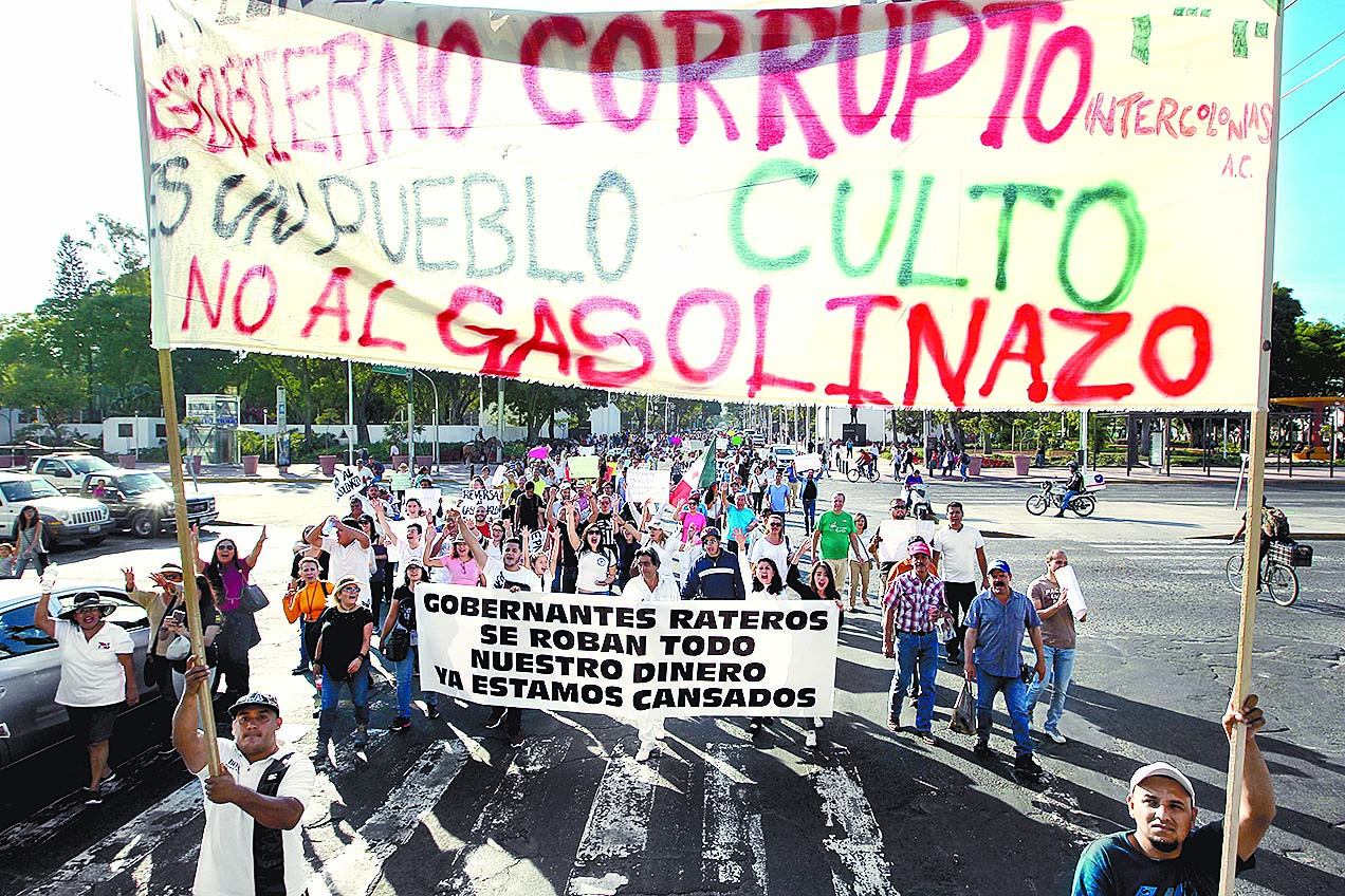 Crece furia ante ‘mega gasolinazo’